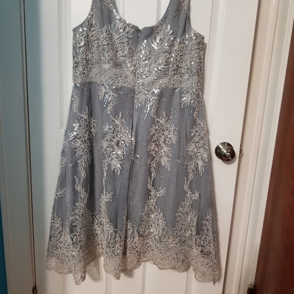 Dress - Picture 2 of 4